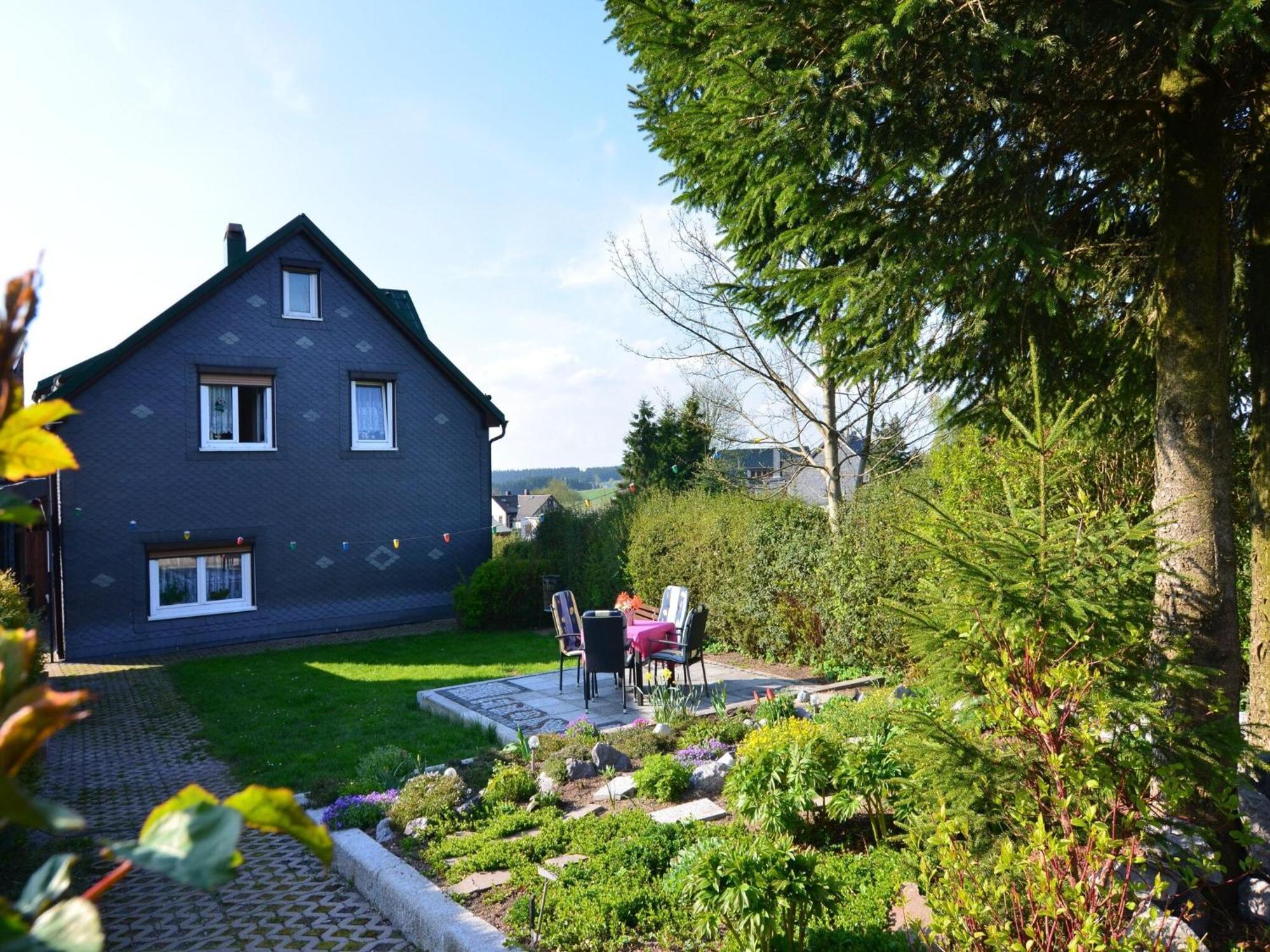 Holiday Home in Neustadt am Rennsteig with Pond Exterior foto